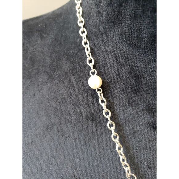 Vintage Style Filigree Pendant Necklace Faux Pearl Chain Statement Jewelry - Picture 5 of 6